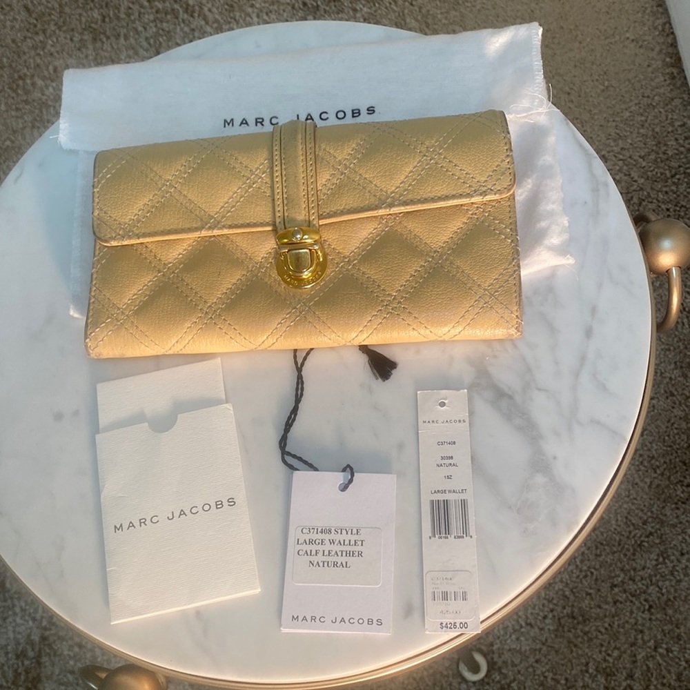 Marc Jacobs Large Quilted Wallet “Natural” Dark beige or light yellow